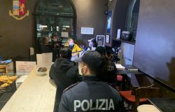 Roma, Ostiense.5 esercizi commerciali controllati dalla Polizia di Stato