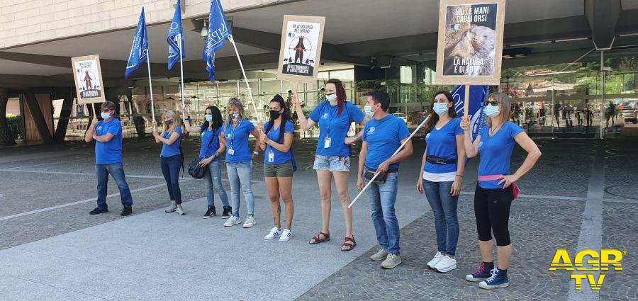 Oipa protesta difesa Orsi