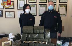 Il fumo di King.... preso pusher 42enne, in casa aveva 29 kg di hashish e 6 etti di cocaina