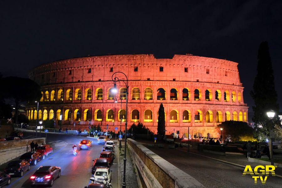 Colosseo assediato dagli ambulanti, blitz dei carabinieri