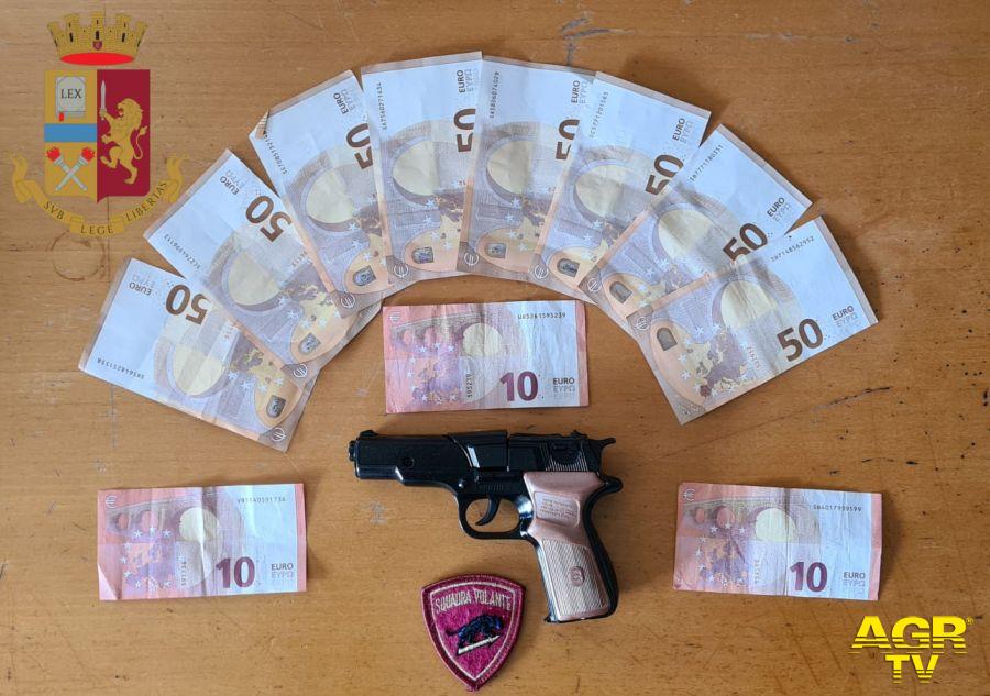 Acilia, rapina una farmacia e scappa con la sua macchina...preso rapinatore incallito Acilia, rapina una farmacia e scappa con la sua macchina...preso rapinatore incallito