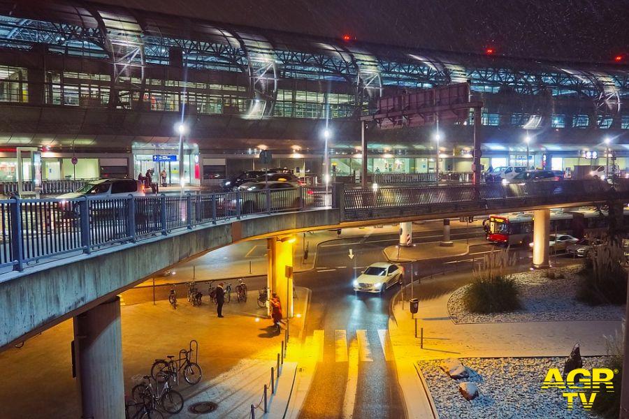 Viviamo Fiumicino: per sostenere il comparto aereo estendere le addizionali comunali anche sulle auto in sosta dei viaggiatori