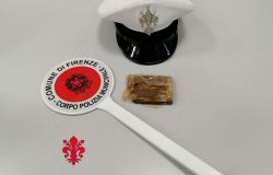 La Polizia Municipale di Firenze recupera quasi un etto e mezzo di hashish nel sottopasso tra via Reginaldo Giuliani e via Rigutini