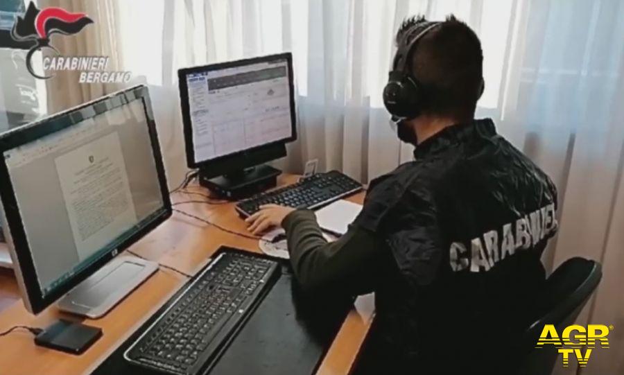 Torino, pedopornografia, eseguiti due arresti, adescavano minori con la chat di un gioco online