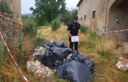 Scoperti a smaltire irregolarmente 23 cassette di calcinacci