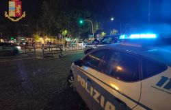 Movida in un appartamento, nei guai 28 spagnoli, per sfuggire ai controlli si erano nascosti sotto il letto