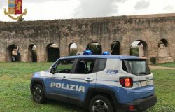 Dietro un quadro della Madonna nascondeva la cocaina, arrestato 37enne a Tor Bella Monaca, in tutta la città 14 spacciatori in manette