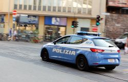 Firenze. Passeggiava all’Isolotto dopo il “coprifuoco” con in tasca una busta piena di hashish: arrestato dalla Polizia di Stato