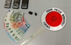 Firenze. Spaccia cocaina direttamente in casa, scoperto e denunciato dalla Polizia Municipale