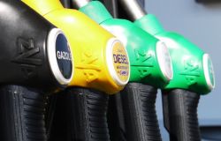 Benzina, UNC denuncia: prezzi ancora superiori all'inizio della guerra