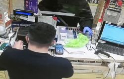 Rapina una farmacia con una pistola giocattolo: preso