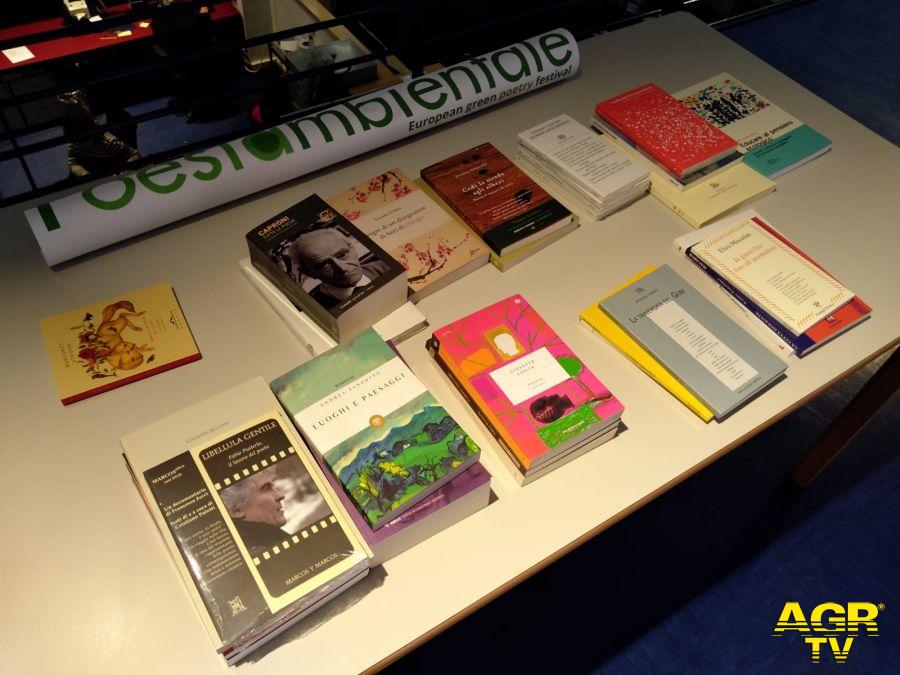 Giornata Internazionale della poesia, alla biblioteca del Quarticciolo uno scaffale dedicato alla poesia dell'ambiente