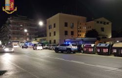 Rubano cassette di sicurezza in un supermercato, la sirena dell'allarme richiama la polizia, un arresto