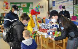 Uova pasquali dalla Polizia ai bambini ricoverati nei reparti di pediatria