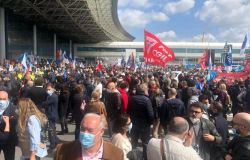 Alitalia, la crisi si allarga all'indotto aeroportuale, lunedì presidio dei lavoratori