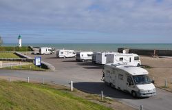 Camper e roulotte sul lungomare, prioritario individuare aree sosta