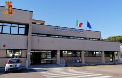 Costringe la sua ex a prelevare 200 euro dal Bancomat, arrestato per estorsione