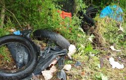 Acilia, rifiuti abbandonati in via della Macchiarella, FdI: preparato esposto