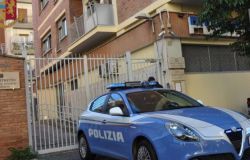 “Sto facendo delle consegne” un 37enne romano si giustifica con i poliziotti che lo fermano in pieno coprifuoco