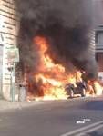 Fiumicino, si dà fuoco per non essere espulso Fiumicino, si dà fuoco per non essere espulso