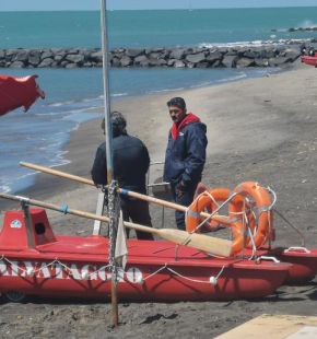Ostia, parte la stagione balneare tra luci ed ombre, l'allestimento delle spiagge libere deve essere ultimato Ostia, parte la stagione balneare tra luci ed ombre, l'allestimento delle spiagge libere deve essere ultimato