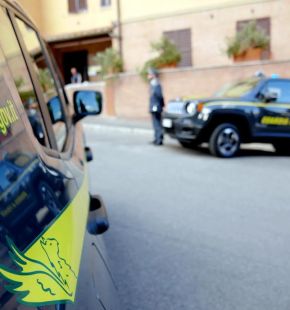 Ostia, all’alba blitz antidroga delle Fiamme Gialle alle “Case Rosse”, 26 arresti