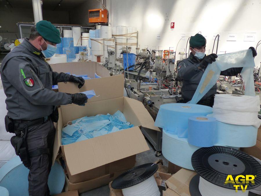 Guardia di Finanza - Comando regionale Guardia di Finanza di Prato: sequestrate 2,1 milioni di mascherine illegali e scongiurata la produzione di ulteriori 50 milioni