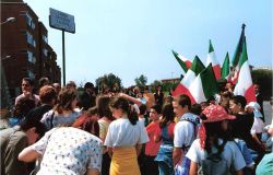 Fiumicino, un lenzuolo contro la mafia l'Acis a fianco della Fondazione Giovanni Falcone