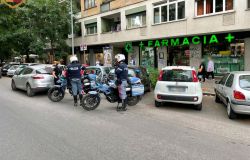 polizia controlli sulla colombo con moto