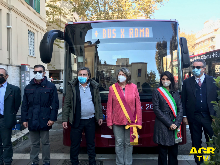 bus per Roma Raggi alla presentazione nuovi bus in servizio X Municipio bus per Roma Raggi alla presentazione nuovi bus in servizio X Municipio