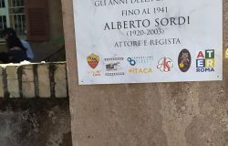 VIII Municipio, la Roma omaggia Alberto Sordi con un gigantesco murales alla Garbatella