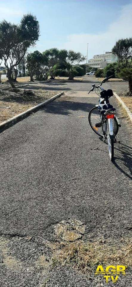 pista ciclabile in area verde lungomare Lutazio Catulo