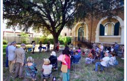 un momento della cerimonia nei giardini del X Municipio