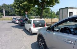 Acilia, lunghe file all'Isola Ecologica, i cittadini chiedono una proroga del servizio