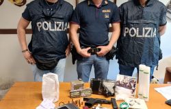 Tre pusher in manette, sequestrata una pistola ed un Kg. di cocaina ed hashish