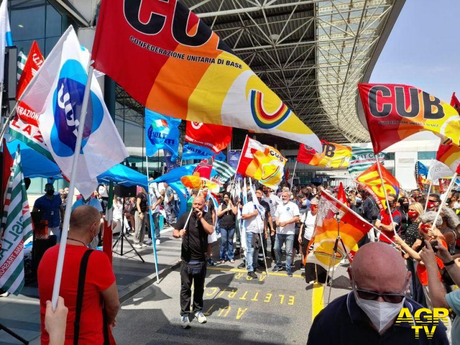 Fiumicino, i lavoratori Alitalia non mollano, sit-in di protesta