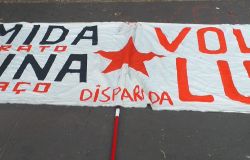 Manifestanti contro Bolsonaro a San Paolo Brasile