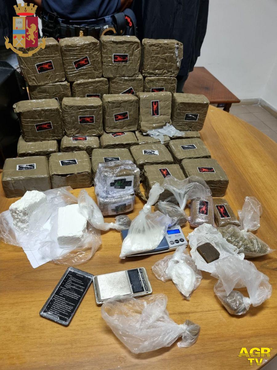Roma: sequestrati 17 kg di droga tra hashish e cocaina