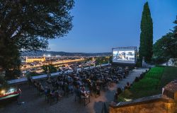 Torna 'Cinema in villa', l'arena estiva sulla Terrazza Belvedere del Giardino Bardini: proiezioni, anteprime, incontri con registri, attori e scrittori