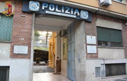Approfittano della movida per aggredire una coppia e rubare una borsetta, in quattro in manette ad Albano