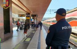 Manette per due ricercati, sorpresi alle stazioni di Termini e Tiburtina