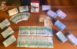 Roma, in manette truffatore, fingeva di acquistare oggetti d'oro e orologi ed invece li rubava