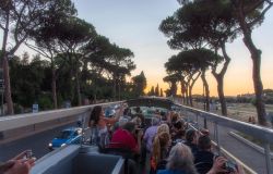 teatro bus sotto il cielo di Roma