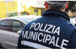 Prato - Sequestrate oltre 1700 confezioni irregolari di alimenti in vendita senza etichette