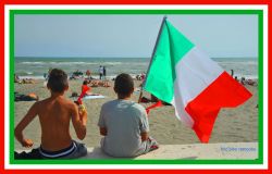 Aspettando un goal....forza azzurri, Ostia trattiene il fiato in attesa della finale