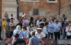 La battaglia dei rifiuti di Roma entra nella fase critica, la Raggi insiste per Albano, i sindaci della Provincia assediano il Campidoglio