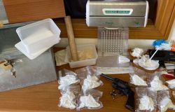 Cocaina ed armi, tre fratelli pregiudicati in manette