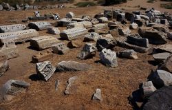 Roma, piazza Augusto Imperatore, gli scavi archeologici regalano un cippo dell'epoca dl Claudio