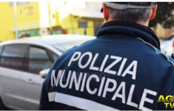 Simulano un incidente per coprire un infortunio sul lavoro, due persone denunciate dalla Polizia Municipale