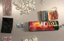 Crack e cocaina...in un tubo di patatine, pusher 18enne arrestato
